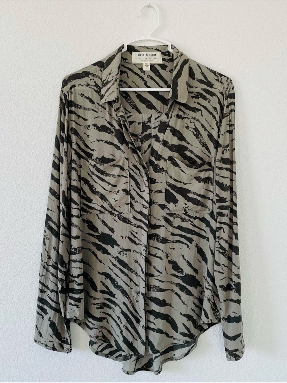 cloth & stone Olive-Tan Zebra-Print Button Down Shirt